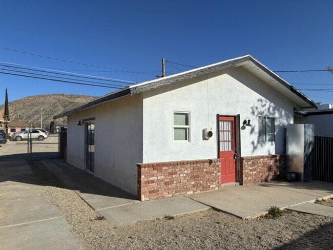 Photo - 1 bedroom house in the middle of Old Town Yucca!