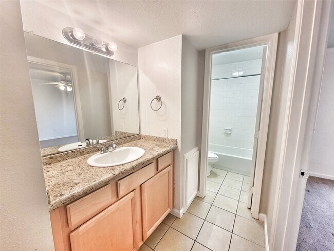 Photo - 1522 Yale St Unidad 18