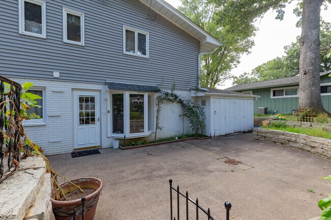 Photo - 3505 52nd St