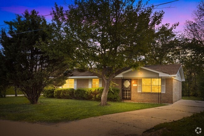 Building Photo - Charming 3 Bedroom, 2 Bathroom house