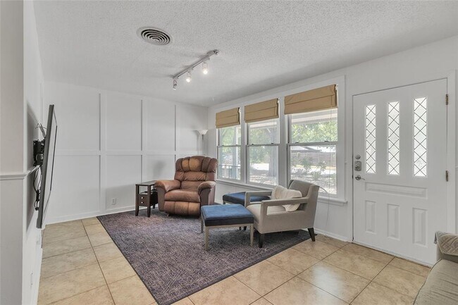 Photo - 1302 Ludlow Terrace
