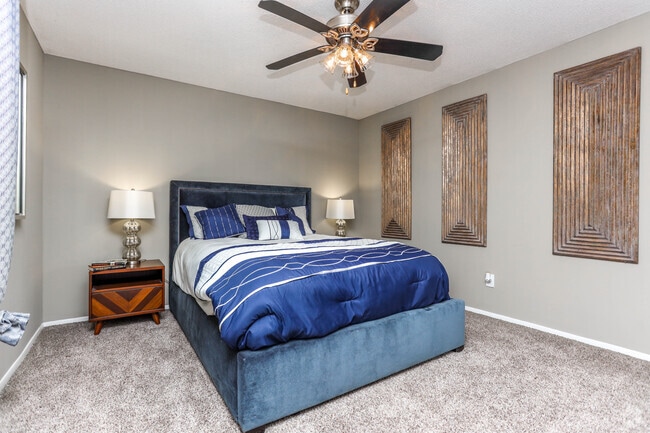 2BR, 1BA - 978 SF