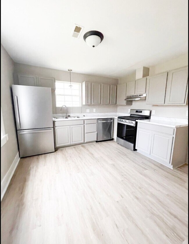 Photo - Updated 3 bedroom, 1 bathroom home close to Downtown Columbia
