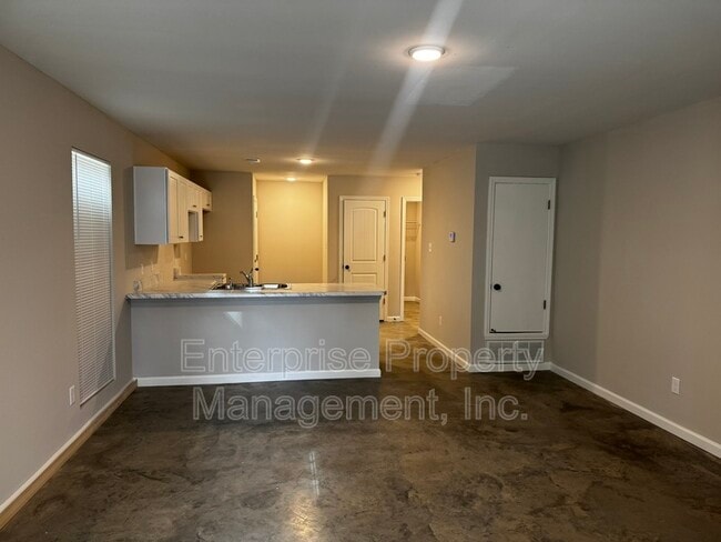 Building Photo - 3053 Sunrise St Rental