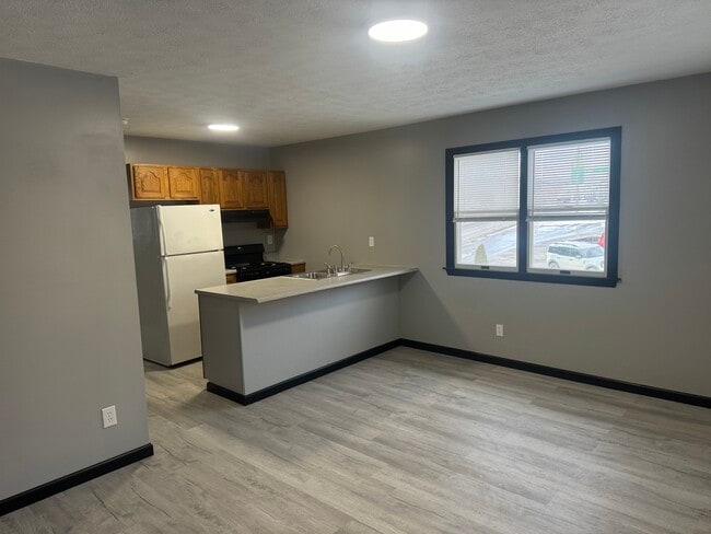 Photo - 50 Greenbrier Plz