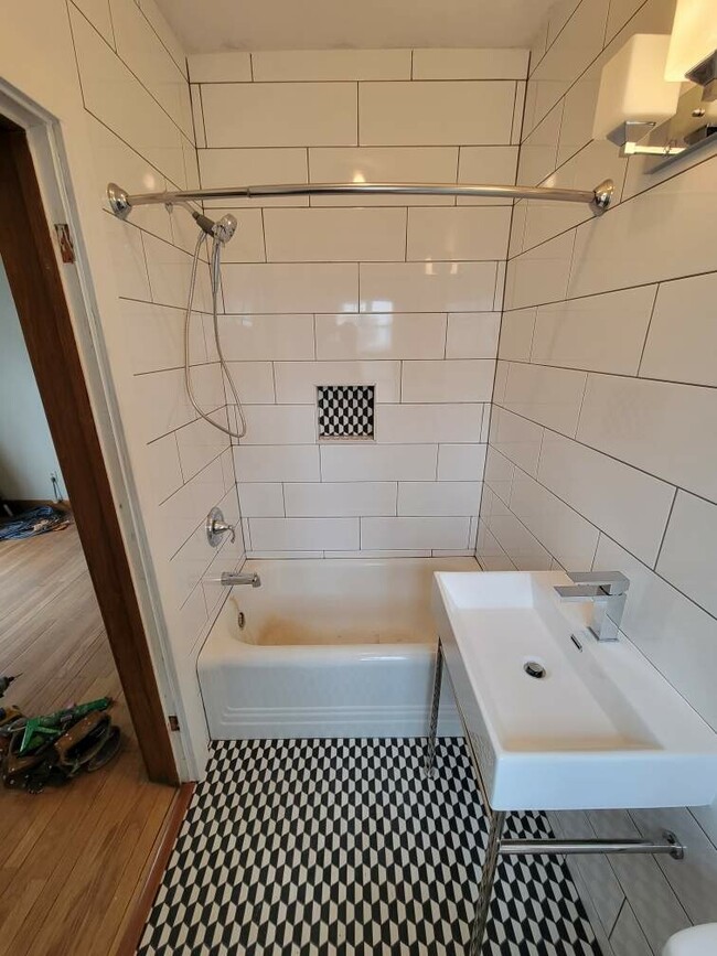 Photo - 946 E Johnson St