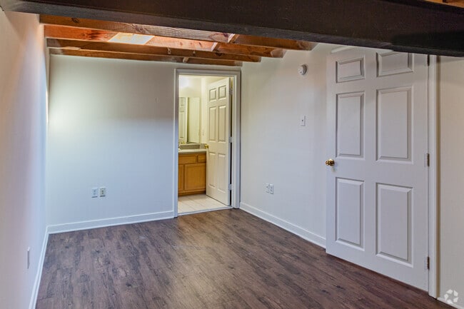 Coliseum Lofts