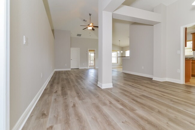 Photo - 905 Chestnut Dr