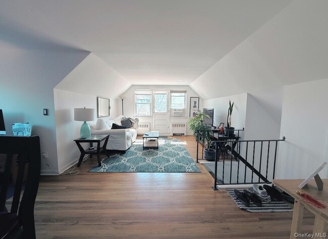 Photo - 525 E Olive St Unit Upper