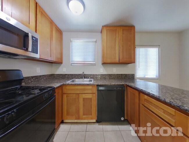 Photo - 783 Manor Rd