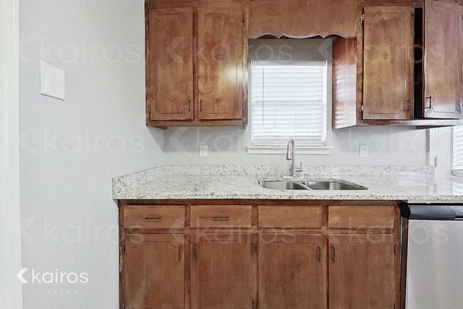 Photo - 200 Deer Pkwy