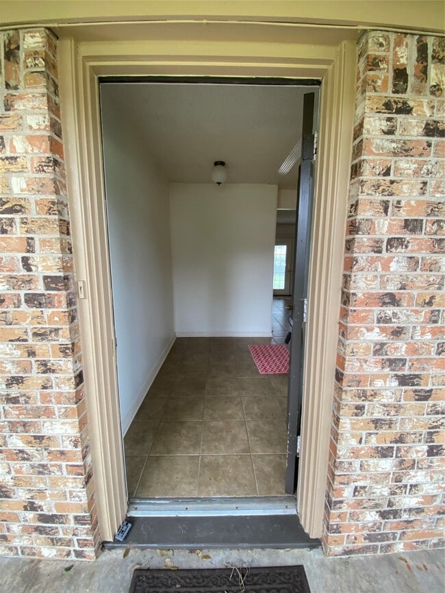 Building Photo - 2233 Ripple Creek Dr Rental