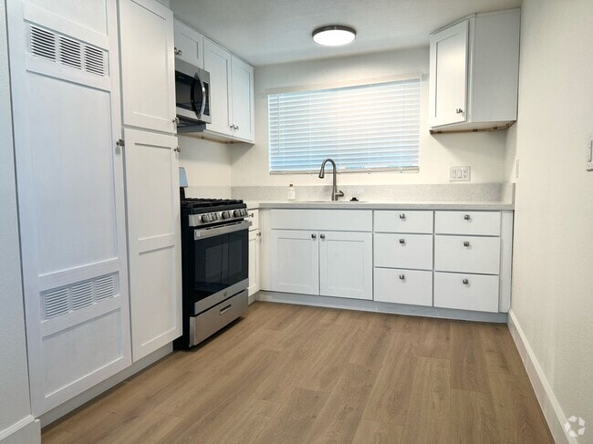 Building Photo - 717 W Provential Dr Rental
