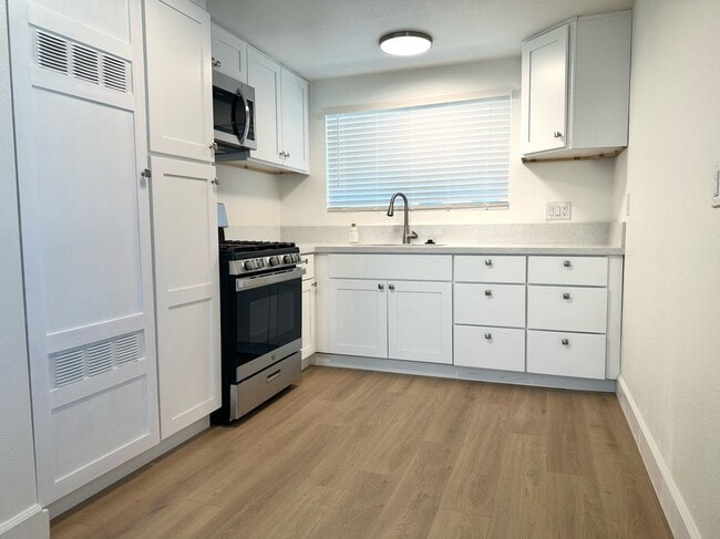 Photo - 717 W Provential Dr Apartment