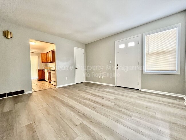 Photo - 1745 Dawes Ct SE