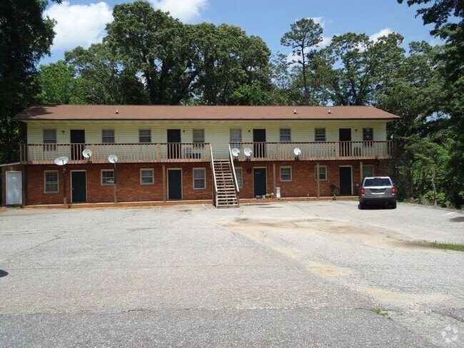 Building Photo - 1BD/1BA Ground Floor Unit at Three Oaks Rental