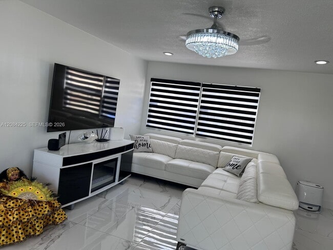 Photo - 1148 Grandview Cir