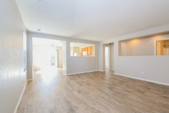 Photo - 464 E 77th Pl