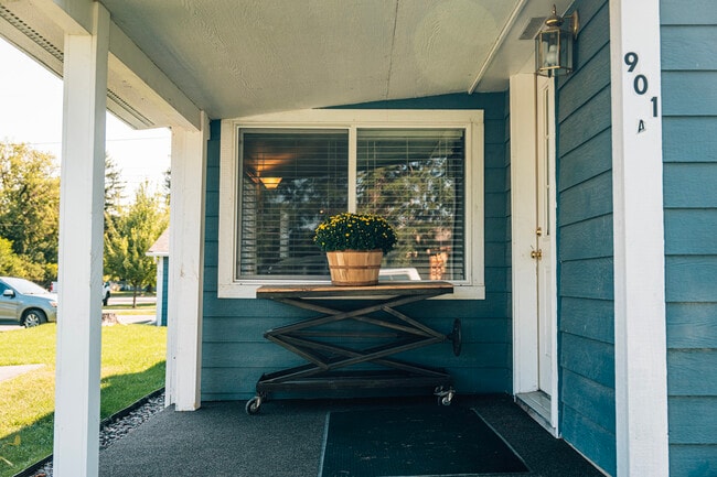 Photo - 901 Kalispell Ave