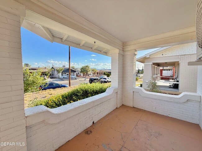 3429 Tularosa Ave