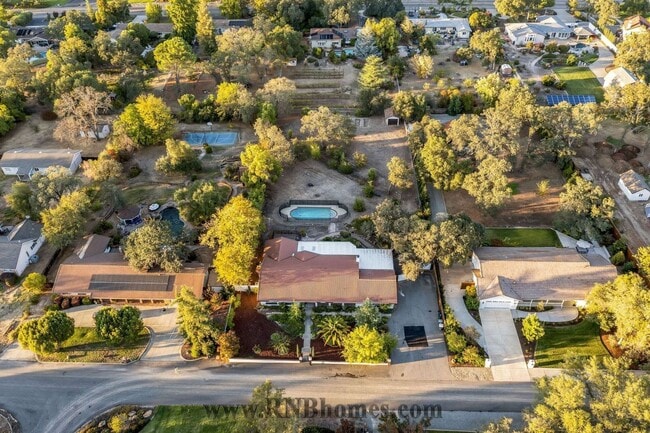 4305 Whispering Oak Cir