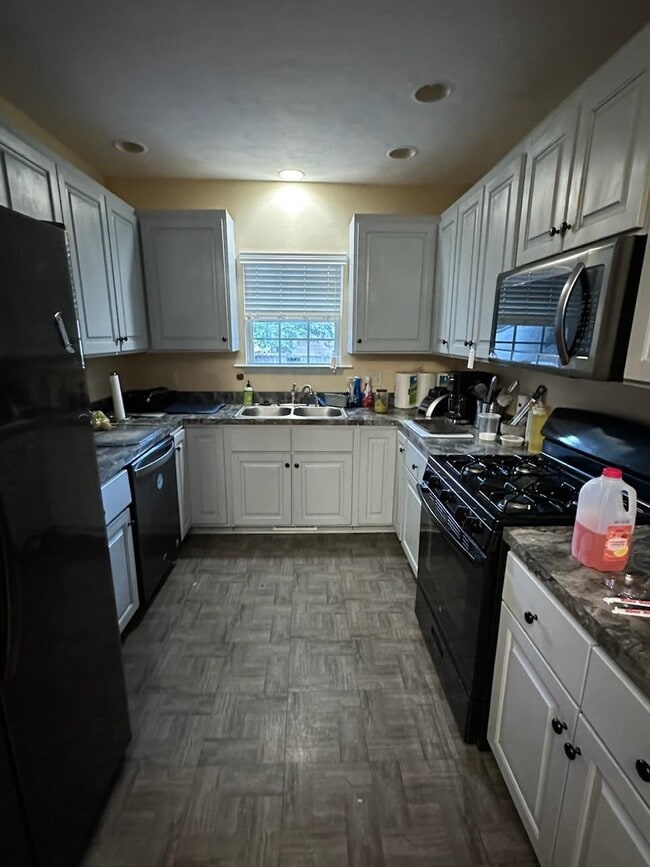 Building Photo - 316 W 31st St Rental