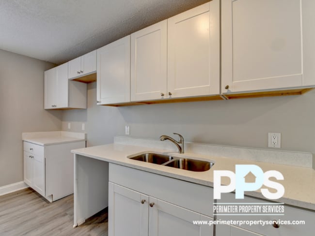 Photo - 390 W Lake Ave NW