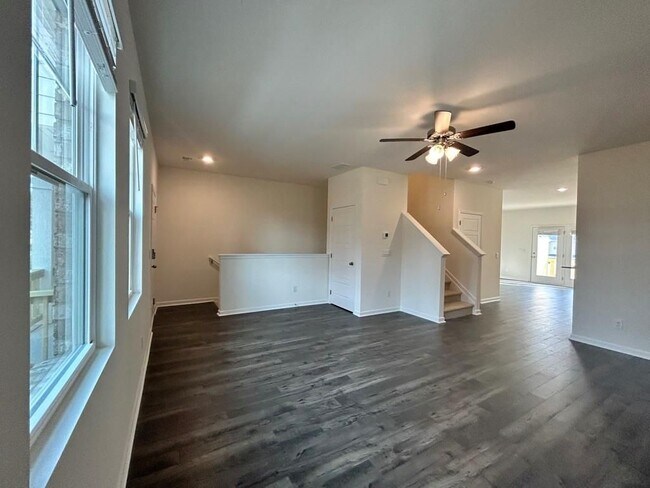 Photo - 1253 Cades Walk