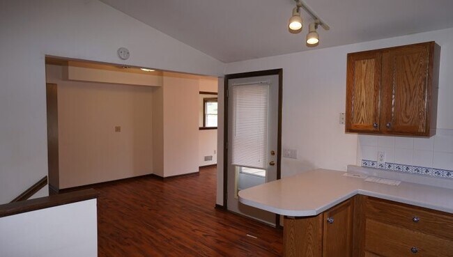 Photo - 6420 Lakeview Blvd