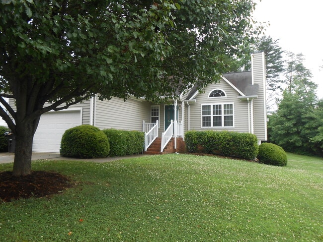 Photo - Fantastic 3 BR House w/ Inviting Floor Plan in Kernodle/NW School District