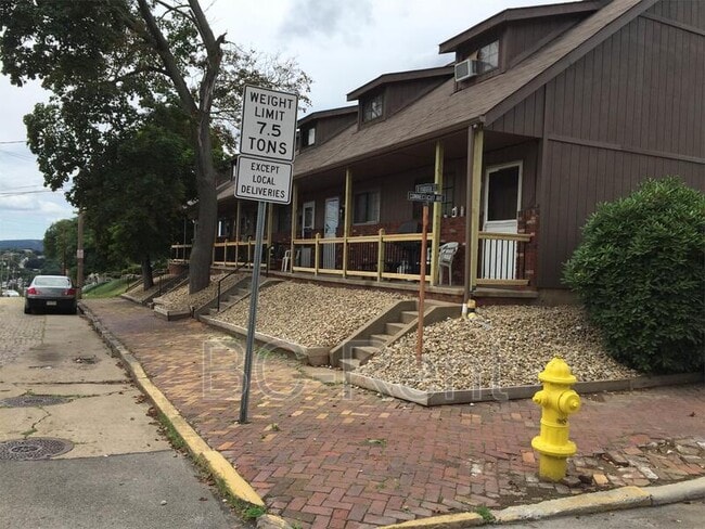 Photo - 230 W Madison St
