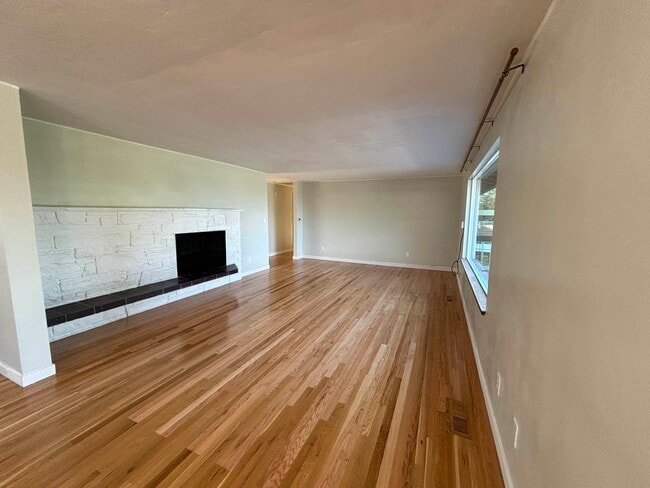 Photo - 3257 Halverson Ave