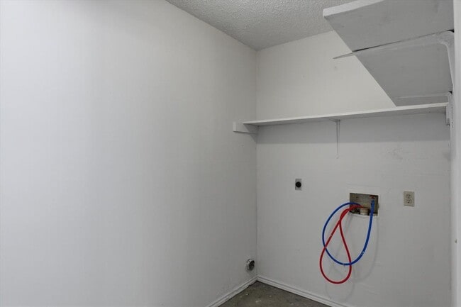 Photo - 405 Whitetail Dr