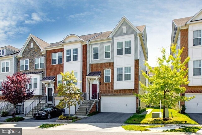 Building Photo - 7921 Breezy Knoll Ln