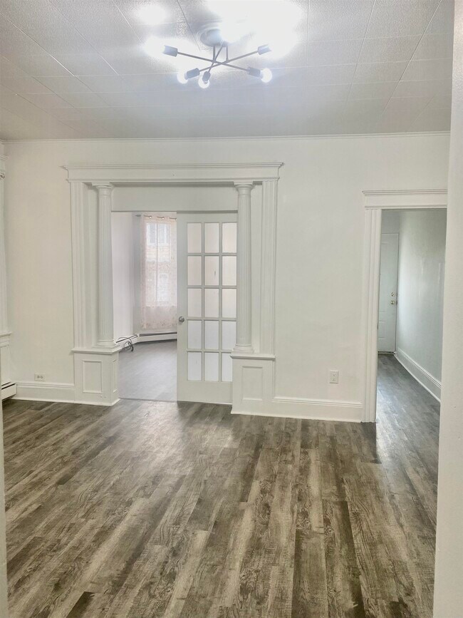 Photo - 122 W 20th St