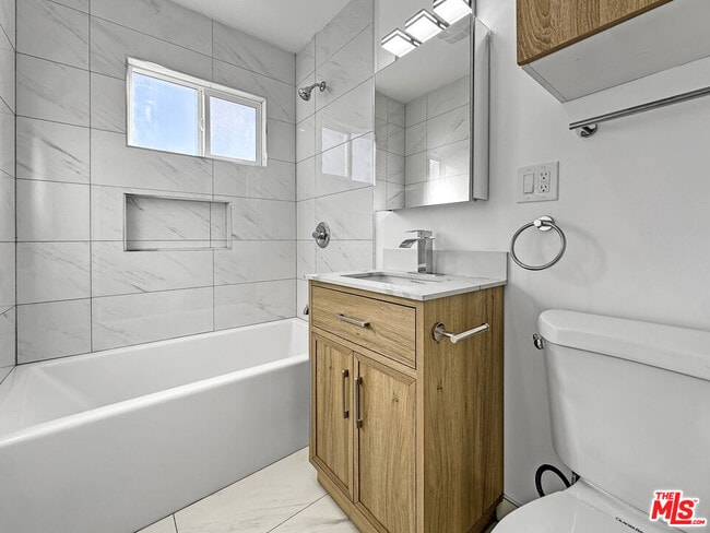 Photo - 211 E 81st St