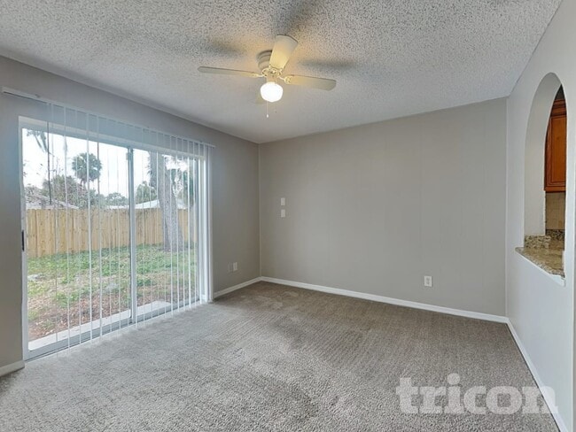 Photo - 1009 Jamaica Way