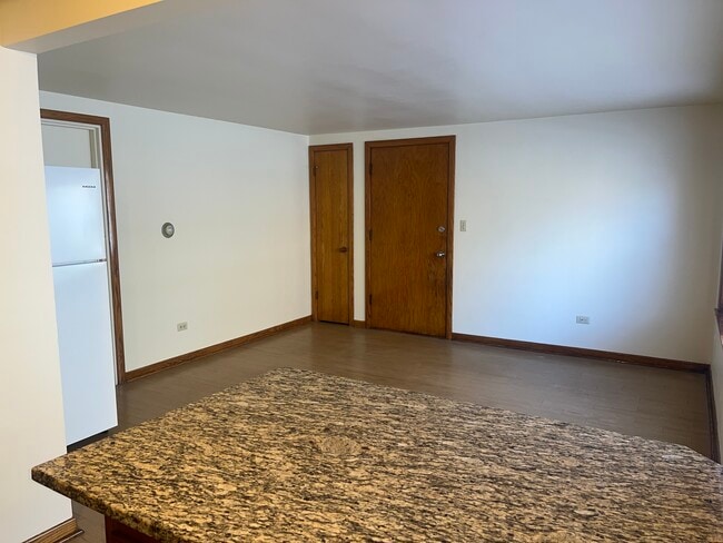 Building Photo - 8545-8553 N Milwaukee Ave