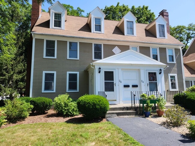 Building Photo - Newton Manor 3 Bedroom Townhome