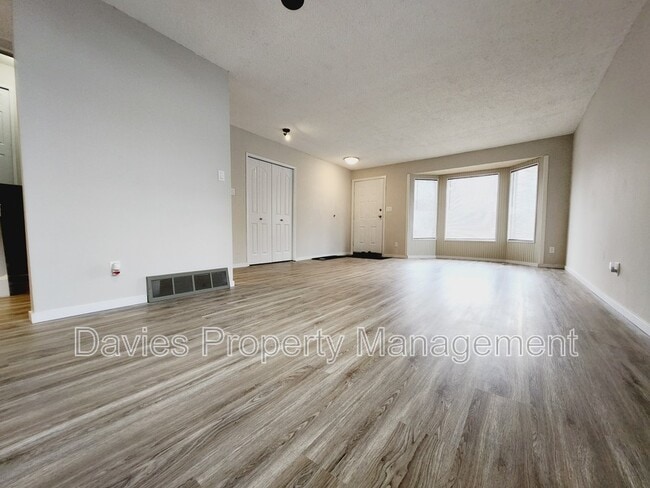 Photo - 3432-3442 42 St NW