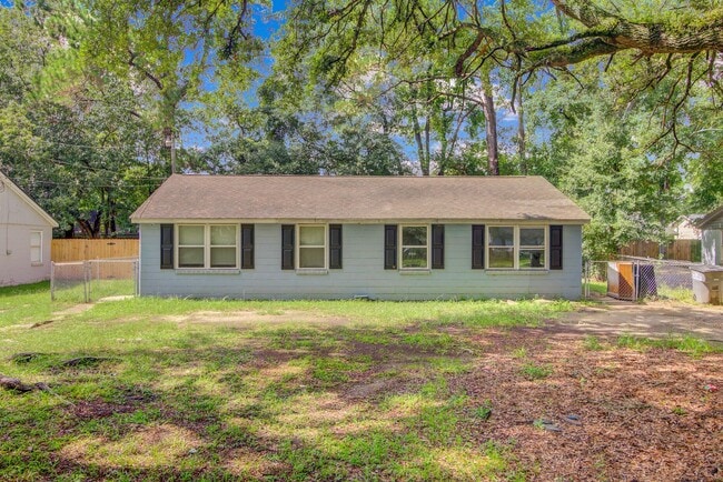 Building Photo - Charming Ranch Duplex in Central Charleston Rental