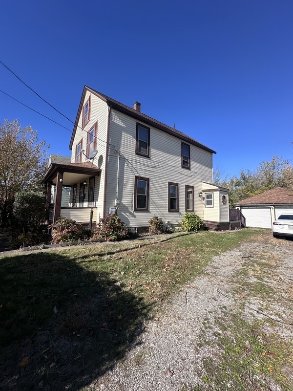 Photo - 223 E 27th St