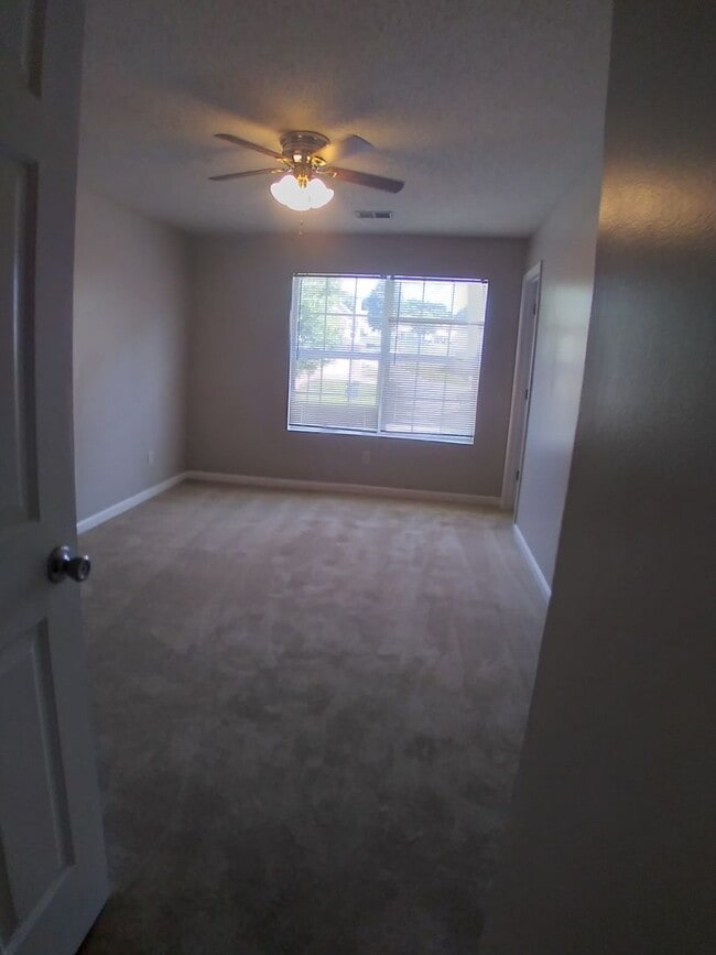 Photo - 3 bed 2 bath property in Atlanta!! -- Security Deposit is NEGOTIABLE!