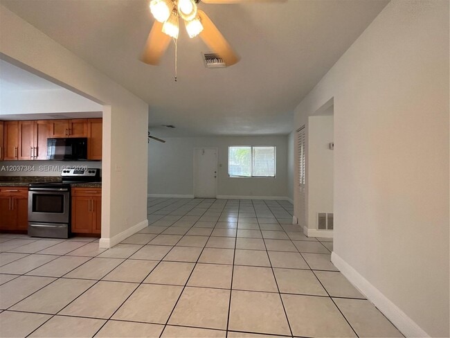 Photo - 240 NW 48th Ct