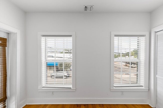 Photo - 1108 White St