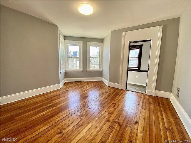 Photo - 98 Sanford Ave Unidad 2nd floor