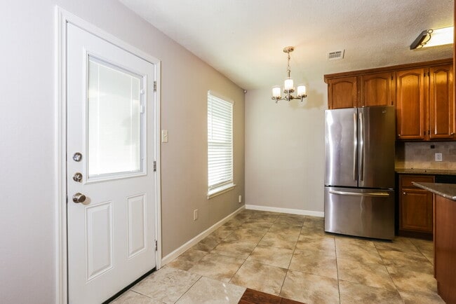 Photo - 5907 Willow Crest Dr