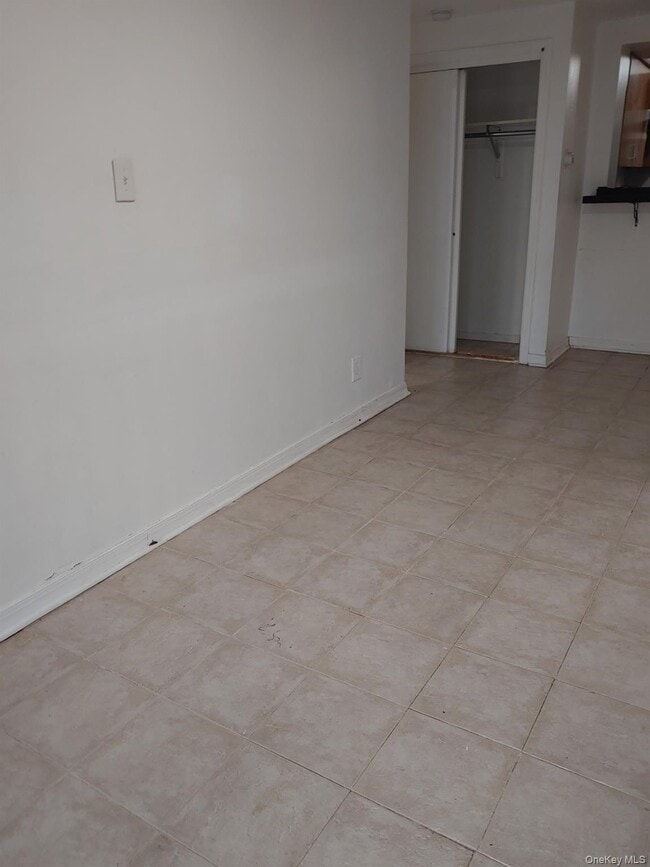 Photo - 88-29 Pontiac St