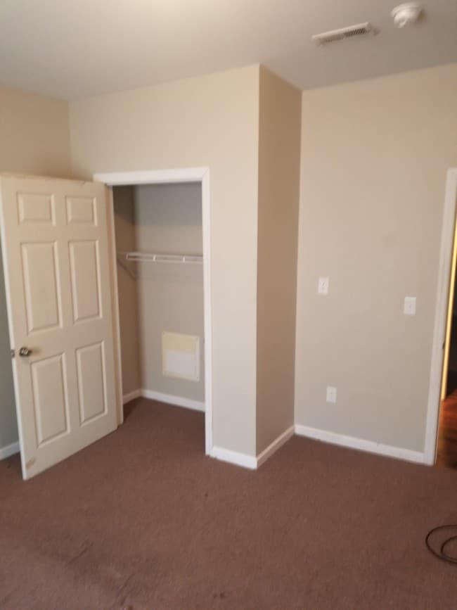1 bedroom apt, closet - 5201 Germantown Ave Unit Apt 1