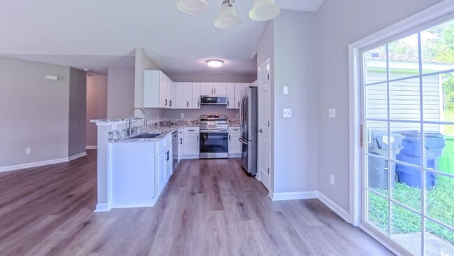 Photo - 4928 Silverdene St